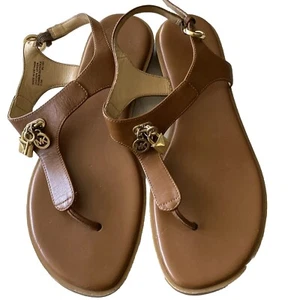Michael Kors Mira Lock Logo Damen 8,5 M braun MK Zehenstegsandalen Schnallenriemen - Bild 1 von 3