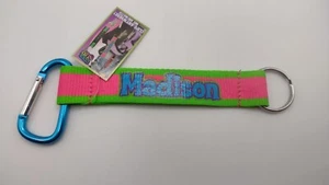 Neu mit Etikett personalisierter Schlüsselanhänger "Madison" cooler Clip limettenrosa/grün mit Karabiner - Bild 1 von 1