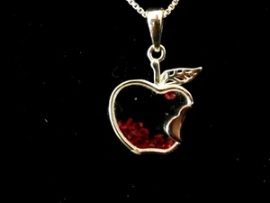 Hermoso colgante de plata esterlina Disney mordido envenenado manzana rubí # 1532 - Imagen 1 de 5