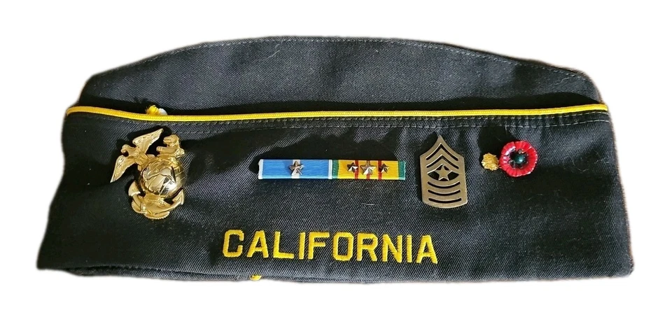 Sombrero de guarnición de miembro de la vida VFW 7244 California USMC insignia cintas y prendedores de rango Foto 1 de 4