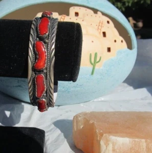 Native American Navajo sterling silver red coral cuff bracelet signed 44.5 gr - Picture 1 of 4