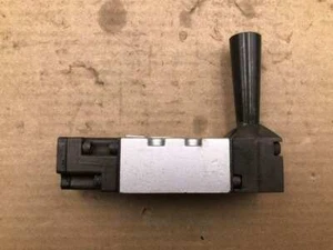 Schrader Bellows M204-246-21 4-Way, 2-Position Lever Operated Valve 1/4" 5 Port - Picture 1 of 7