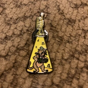 Disney Loungefly Aristocats Trumpet Mystery Alley Cats Peppo Disney Pin - Picture 1 of 2