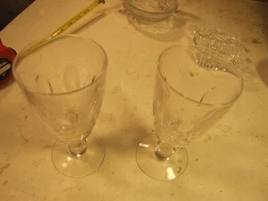 Vintage Pair footed wine glasses, very good condition, unmarked - Picture 1 of 7