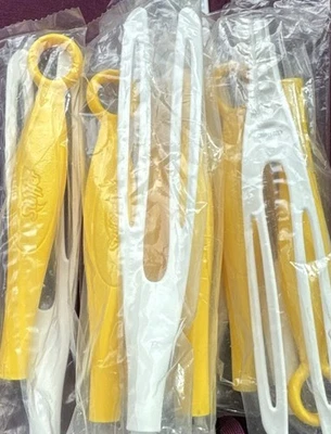 Swiffer Duster Small Handle Replacement Yellow/white New And Sealed - Image 1 of 3
