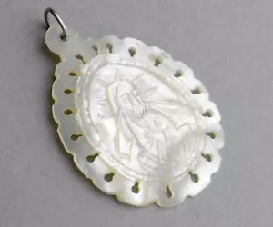 Antique Religious Pendant. Mother of Pearl. Jesus Christ, Sacred Heart. Medal. - Picture 1 of 8