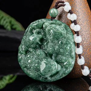 100% Natural Grade A Jade Jadeite Women Men Toad Bean Green Lucky Pendant Gift - Picture 1 of 4