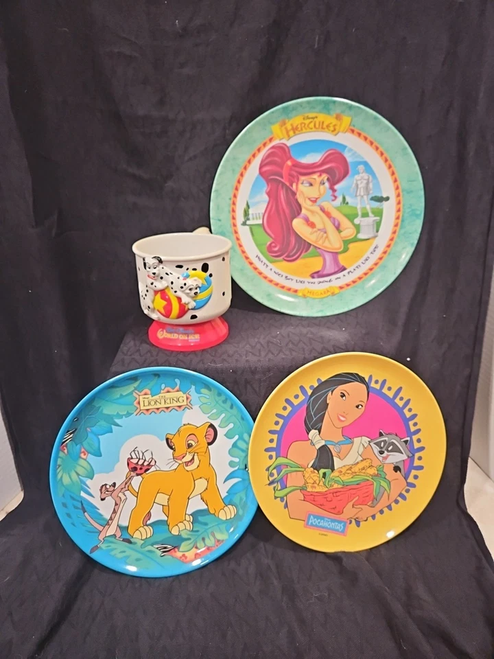 Platos y taza vintage años 90. Pocahontas, Hércules, El Rey León, 101 Dalmaciones.  Foto 1 de 4