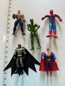 5 Superhelden Actionfiguren Spider-Man, Batman, Superman, Green Goblin, Namor - Bild 1 von 11