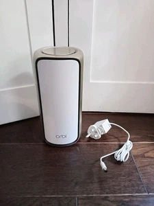 NETGEAR Orbi 970 Series Quad-band WiFi 7 Mesh Add-on Satellite (RBE970) - Afbeelding 1 van 2