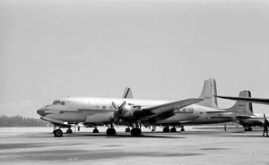 35MM ORIGINAL AIRCRAFT NEGATIVE N90738 EX AA AT OPA-LOCKA DC-6 1970 #8244 - Foto 1 di 1