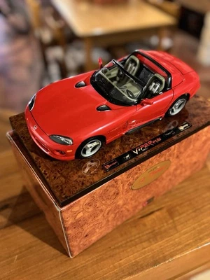 Modellino auto scala 1:18 DODGE VIPER RT 10 Cod: 3725 - Immagine 1 di 3