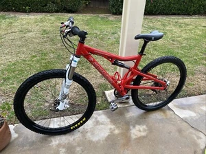 Santa Cruz Superlight 26 Size Medium Trail Bike - Picture 1 of 21