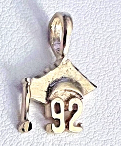 1992 Claddagh Gold Graduation Pendant High School/ College 1.56 Grams Gold-Tone - Picture 1 of 3