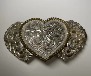 "Hebilla de cinturón Crumrine de colección 3 corazones floral placa plateada en bronce grabado 4""" - Imagen 1 de 8