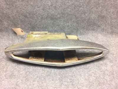 1967 年凯迪拉克轿跑车 DeVille 右侧乘客侧后保险杠端部原始设备制造商 31580 — 第 1/4 张图片