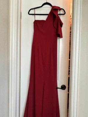 Elegante Vestido Rojo 1/2 Hombro Foto 1 de 3