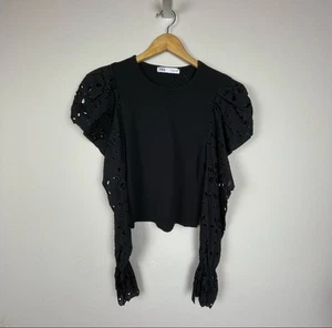Top tejido recortado negro ZARA talla L ojales abullonados mangas florales hada caprichosa - Imagen 1 de 7