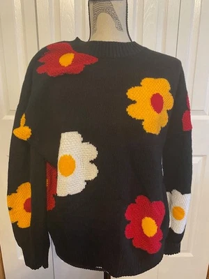 Suéter tejido acrílico con apliques de flores florales negros talla grande Torrid para mujer 2 Foto 1 de 3