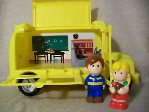 T7  Toy School Bus With School Inside, Opens Up, Figures Included, Unbranded - Picture 1 of 7