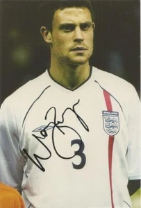 ENGLAND, MAN CITY & CHELSEA: WAYNE BRIDGE SIGNED 6x4 ACTION PHOTO+COA - Picture 1 of 1