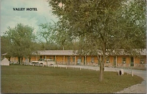 Valley Motel am Highway 65 nördlich von Warschau, Missouri - altes Auto - Postkarte - Bild 1 von 3