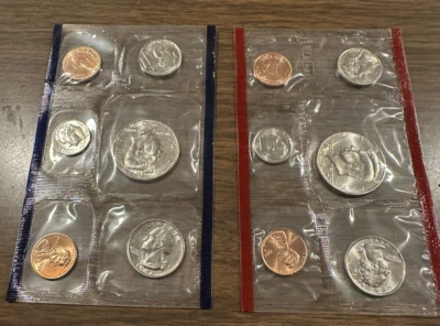 1992 US MINT UNCIRCULATED COIN SET P & D MINT MARKS - Image 1 of 4