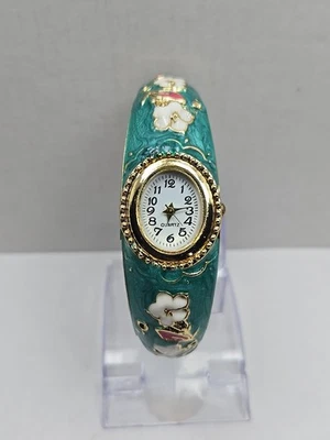 Reloj Brazalete Floral Estilo Cloisonne Bisagras Esmalte Verde Tono Dorado Batería Nueva Foto 1 de 4