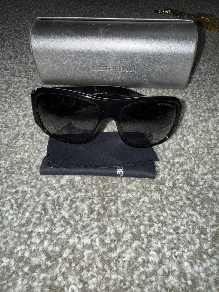 Gafas de sol Dolce and Gabanna con pedrería plateadas hechas en Italia Foto 1 de 4