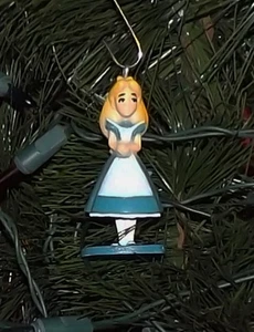 🎅🏽 FIGURA DE ALICIA EN EL PAÍS DE LAS MARAVILLAS PERSONALIZADA ADORNO DE NAVIDAD DISNEY ALICIA - Imagen 1 de 2