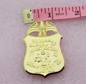 US Mini FBI BADGE MONEY CLIP DEPARTMENT OF JUSTICE BADGE Money CLIP Toy - Picture 1 of 3