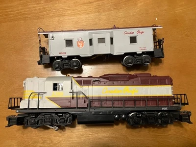 Locomotora diésel Lionel 6-18564 Canadian Pacific EMD GP-9 calibre O con furgón de cola Foto 1 de 3