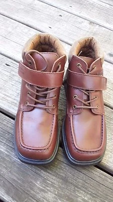 Kenneth Cole Reaction Botas superiores de cuero altas forro de tela niños marrón talla 4M Foto 1 de 4