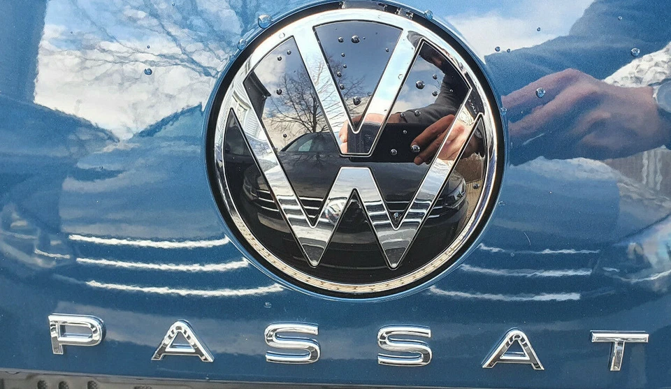 Original VW Passat B8 Facelift Schriftzug Heckklappe in Chrom 3G0853687C  2ZZ - Bild 1 von 1