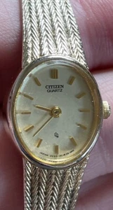 CITIZEN QQ 3220-324277 YO goldfarbene Quarz Analog Damenuhr Gr. 6" - Bild 1 von 7