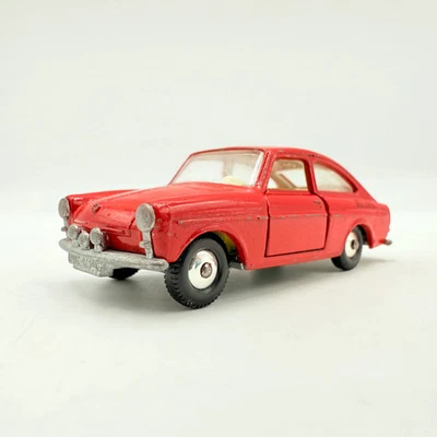 Ruedas de plástico macizo Matchbox Lesney 67b Volkswagen 1600 TL Foto 1 de 4