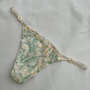 Victoria’s Secret Ivory Floral Fine Mesh V-string Thong Panties - Size S - BNWT - Picture 1 of 3