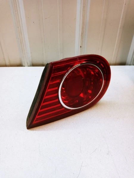 2004-2006 KIA AMANTI ПАССАЖИРСКИЙ ВНУТРЕННИЙ ЗАДНИЙ ФОНАРЬ OEM  - Изображение 1 из 4