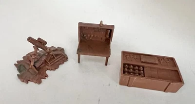 MARX BATTLEGROUND ACCS - MORTERO, MESA DE RADIO Y COFRE DE PRIMEROS AUXILIOS - BRONCEADO CON VERDE - EN MUY BUENA CONDICIÓN Foto 1 de 4