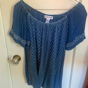 Top Blouse Denim Blue Hippie Embroidered Lace off-the-shoulder Studio West Sz M  - Picture 1 of 5