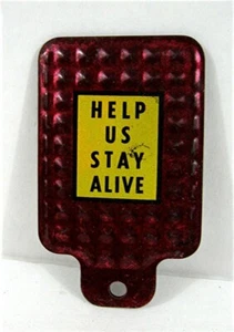 Placa de matrícula reflectante de estaño vintage Help Us Stay Alive Coche Bicicleta Topper Y - Imagen 1 de 1