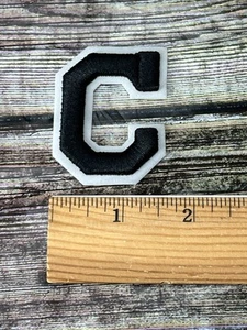 Patch lettera ferro nero 2,5 pollici x 1,5 pollici ~ scegli la tua lettera - Foto 1 di 8
