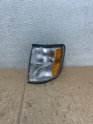 1998 to 2002 Isuzu Trooper Left Driver LH Side Oem Turn Signal V4457 DW - Image 1 of 4