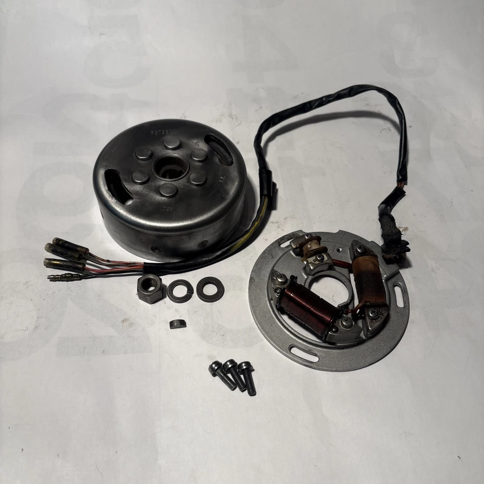 1980 Yamaha IT425 Stater Magneto Flywheel IT 425 YZ400 IT400 OEM - Imagem 1 de 4