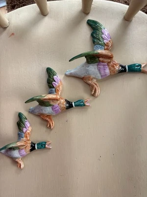 3 placas de pared retro vintage de patos voladores de cerámica pintadas a mano Kelsboro Ware Foto 1 de 4