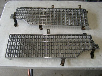 Par de mitades de parrilla Ford 1960 Lincoln Continental molduras Continental Mark V 5 OEM Foto 1 de 4