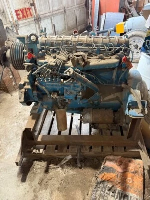 Motor diésel industrial International dt362 funcionando para llevar Foto 1 de 3