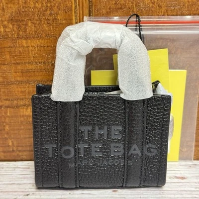 Bolso de Mano Marc Jacobs The Nano de Cuero Dije - Negro Foto 1 de 2