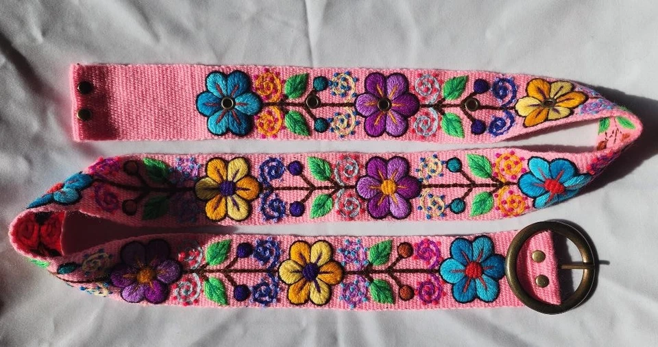 Bellissimo Cintura Di Fiori Ricamato Perù Taglia L / Rosa Chiaro - Immagine 1 di 3