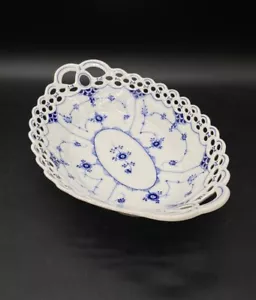 SCHUMANN ARZBERG Piatto da portata ovale reticolato in pizzo bianco cobalto 10,25” - Foto 1 di 12